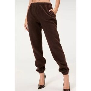 Good American Sherpa Boyfriend Sweatpants Brown